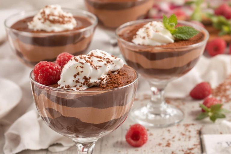 Mousse au chocolat avec du chocolat en poudre.jpg