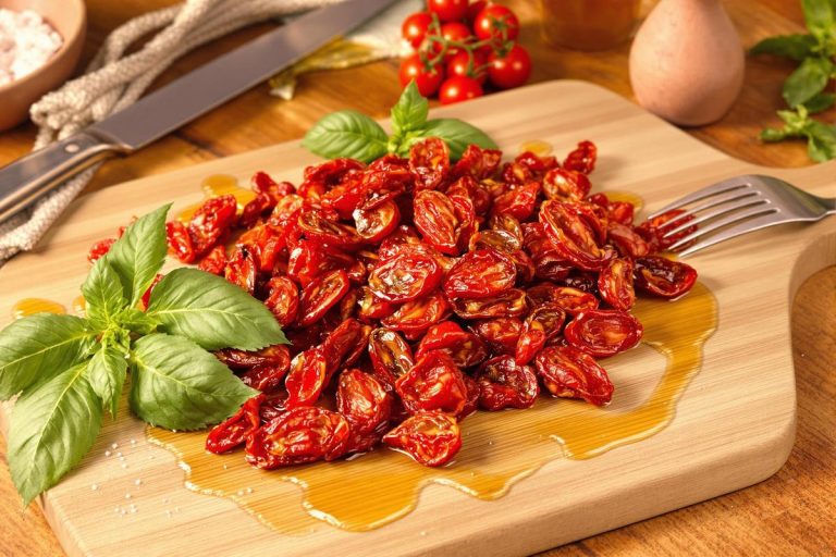 Voici comment faire simplement des tomates séchées à la maison.jpg