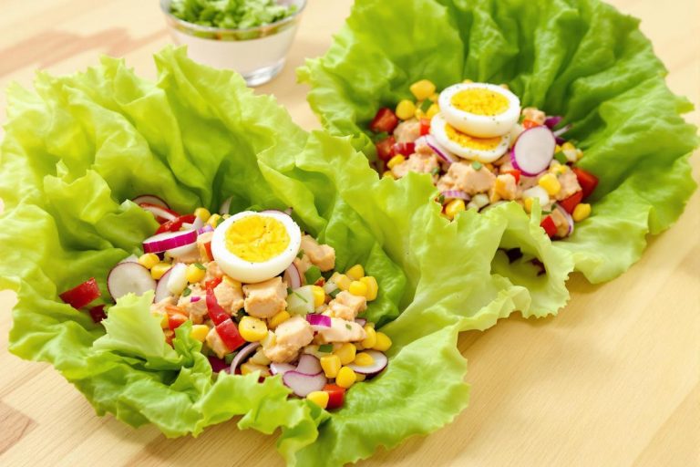 Ces wraps de laitue au thon peu caloriques sont la recette idéale pour manger léger et équilibré avant le début de l'été.jpg
