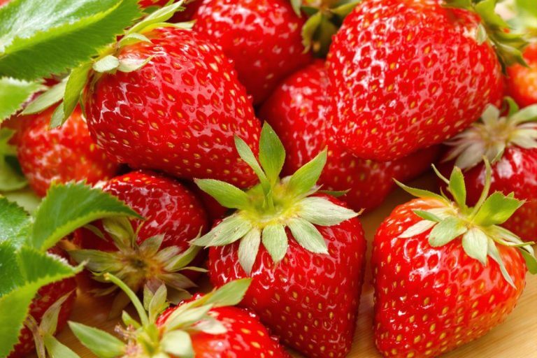 Le rapport est tombé pour 2025 : voici le fruit le plus contaminé par les pesticides.jpg