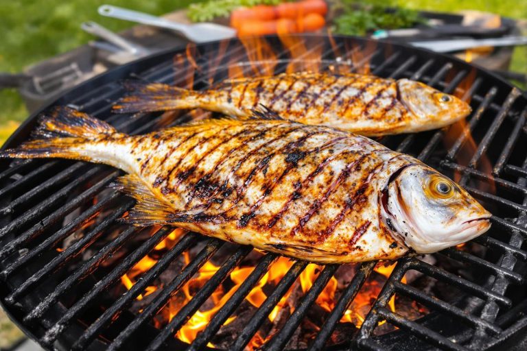 Le truc pour que le poisson n'attache pas à la grille du barbecue et reste entier : simple et malin.jpg