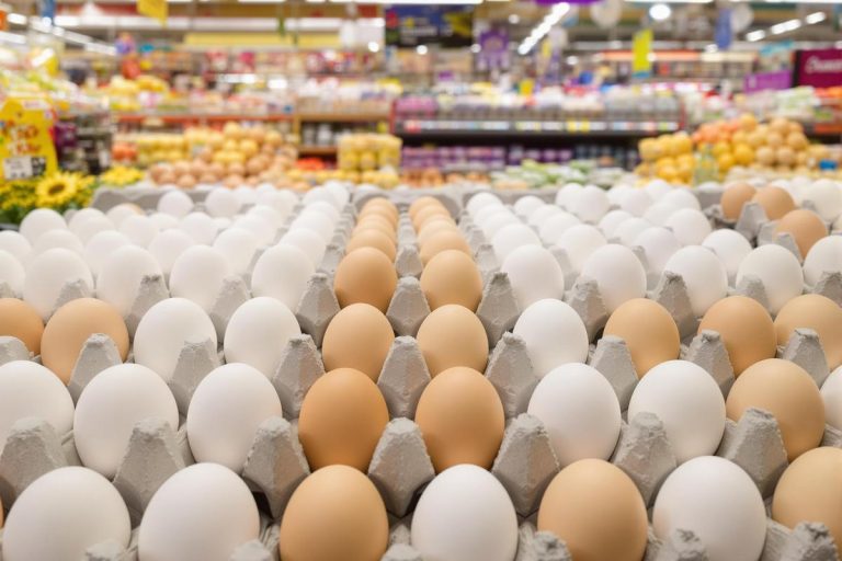 Non, ce n'est pas une erreur : voici pourquoi les œufs ne sont jamais rangés au frais au supermarché.jpg